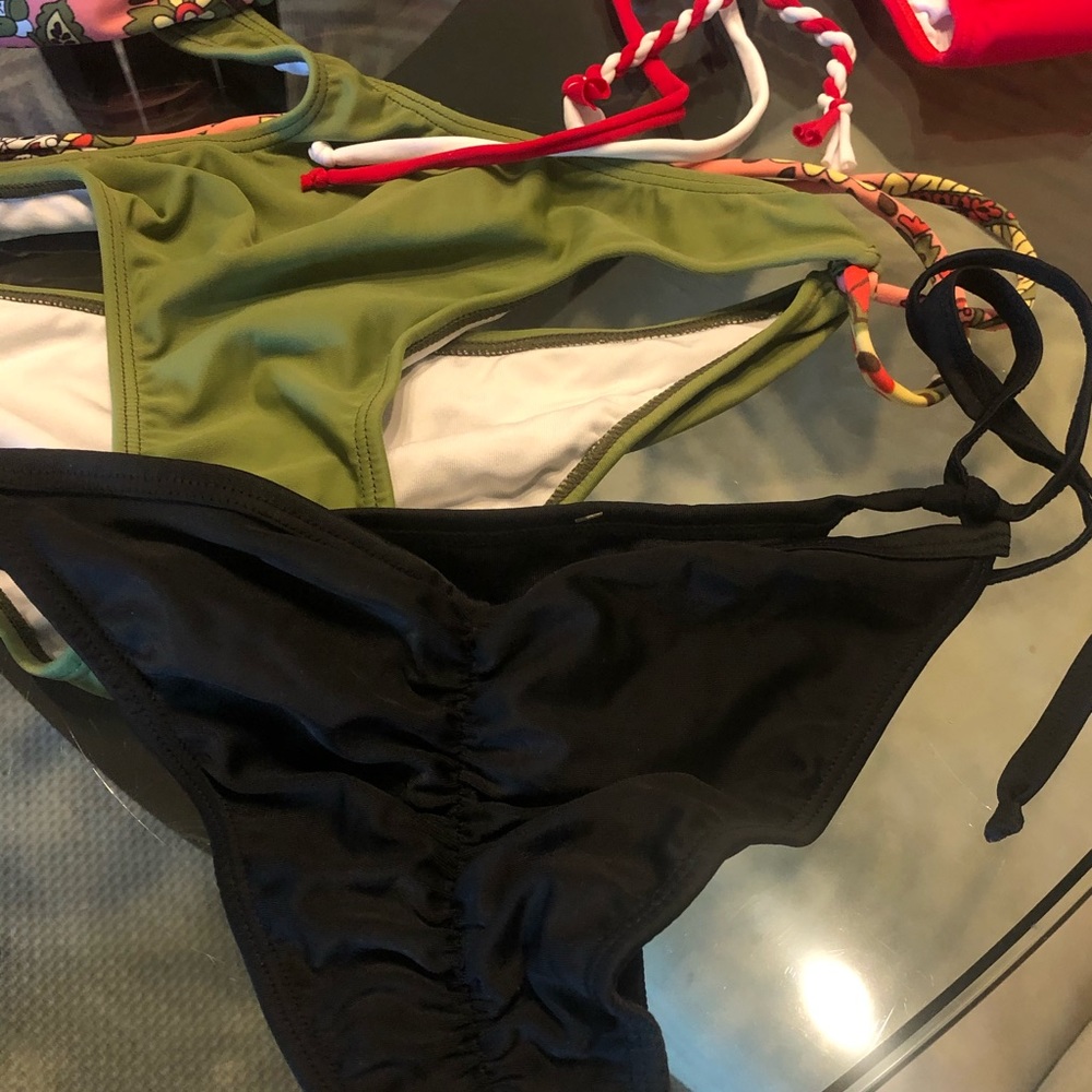 Bathing suits - Picture 3 of 12